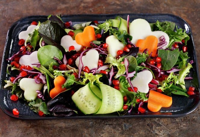 Salat med hjerter til Valentindagen