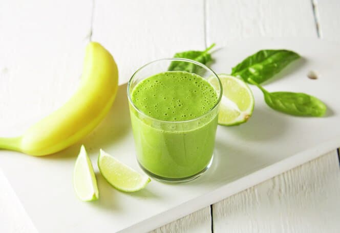 Smoothie med spinat, lime og ingefær